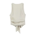 Detail van champagne satijnen mouwloze crop top met strikdetail en geplooide zoom - XS / Champagne