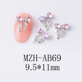 Détail macro de charmes d'ongles en nœud avec strass roses, taille 9,5x11mm pour manucure - Nœud Rouge Rose Étoilé Base Argentée (AB69)