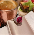 Eleganter Silberring mit großem quadratischem rotem Edelstein und Pavé-Halo-Fassung - Verstellbarer Ring / Rot