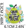 Vista detallada del parche bordado en forma de pera con medidas de 6,3cm por 6,1cm - Patrón CREATE THE life YOU want TO LIVE (X3SJ-1-27) / 1 Pieza