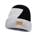 Berretto in maglia spessa nero e grigio con toppa in pelle GCA per l'inverno - Contrasto Nero Grigio (GCA) / Grigio