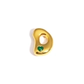 Dettaglio di un ciondolo dorato irregolare con una gemma verde a forma di cuore - Lettera D / Oro / Gemma A Cuore Verde