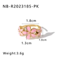 Dettaglio dell'anello con fiori in smalto rosa con dimensioni e peso di 3,6g - Rosa