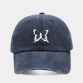 Gorra de béisbol de algodón lavado azul marino con bordado de mariposa blanca en la parte frontal - Ajustable / Azul marino