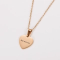 Dettaglio della collana a cuore in oro rosa con incisione best mom ever - Oro Rosa Best Mom Ever