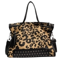 Modische Handtasche mit Leopardenmuster aus Canvas, schwarzem Besatz und Quaste - Schwarz