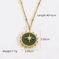 Detalle de collar boho estrella dorada con longitud 40+5cm y colgante verde de 2,05cm - Jade Africano