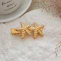 Pince à cheveux en alliage doré avec double motif d'étoile de mer sur fond blanc - Paire d'étoiles de mer / Or
