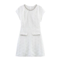Robe blanche élégante avec motif de roses, bordure en cristal et manches courtes - XS / Blanc