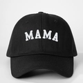 Détail de la broderie MAMA blanche sur une casquette de baseball en toile de coton noir - Noir / Taille unique