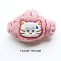Broche chat en peluche rose avec broderie fine et dimensions de 6,5 cm de haut sur 9,5 cm - Rose Poudré
