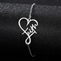 Pulsera de acero inoxidable plateado con colgante de corazón calado y fe grabada - Corazón (Faith)