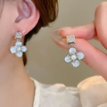 Boucles d'oreilles en argent avec zircon carré et trèfle blanc incrusté de perle - Boucles d'Oreilles Pendantes Perle Trèfle (106) / Argent