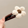 Pince à cheveux fleur au crochet faite main en fil crème et marron avec finition tissée - Épingle à Cheveux Fleur au Crochet à la Main / Poche zippée