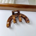 Classic amber tortoiseshell acetate arched hair claw clip with glossy finish - Wood Grain (Amber)