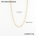 Dettaglio della collana in acciaio al titanio placcato oro 18 carati con occhio di tigre - Piccola catena di perle a croce dorata (P873) / 45cm
