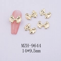 Gros plan sur les bijoux d'ongles nœuds dorés 14x9,5mm avec les détails du modèle MZH-9644 - Style Nœud Papillon Ruban Or (9644)