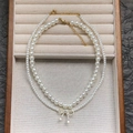 Elegante collana di perle a due strati con ciondolo a fiocco in zircone in portagioie in legno - Bianco (Set a Doppio Strato)