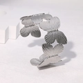 Bracciale rigido largo in acciaio inossidabile lucido con design a farfalla - Color Acciaio