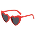 Gafas de sol rojas con forma de corazón para mujer con lentes oscuras a la moda - Montura roja lentes grises