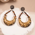 Pendientes retro de resina en forma de media luna con lámina de oro y cuentas ambar - Dorado / Dorado