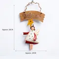 Angelo di benvenuto da parete con targa in legno e metallo, misura 18x10cm - Angelo in Ferro E-Vestito a Scacchi Bianco e Rosso