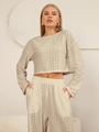Stijlvolle beige lounge-set met crop top met lange mouwen en opengewerkte broek - S / Beige