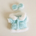Set cappotto in peluche azzurro e fascia con fiocco per accessori bambola 17cm - Adatto per bambola da 17cm / Vestito Cappotto in Peluche + Fiocco / Verde mela