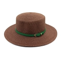 Détail d'un chapeau de paille avec boucle en cuir vert et garniture dorée élégante - M (56-58cm) / Café