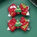 Detailansicht handgefertigter roter Weihnachtsschleifen mit Weihnachtsmann-Mustern - Weihnachtsbaum-Bogen-Haarspange