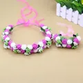 Rosa und weißer Rosenkranz-Haarschmuck mit passendem Armband für Hochzeiten - Rosenrot/Cremeweiß