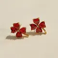 Stainless steel clover earrings with four red heart-shaped stones in a golden setting - Gold Red