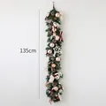 Guirnalda de Navidad de 135 cm con piñas, bolas de metal y cintas de tela, peso de 720 g - Ratán Decorado Nevado de 135cm
