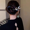 Silberne Haarnadel mit weißen Blättern und grünen Perlenquasten in eleganter Frisur - Weiße Jade Bambus Quaste - Silber