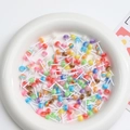 Breloques pour ongles en forme de sucettes rayées colorées dans un bol blanc - Grand 8mm / Rayures Translucides Mixtes