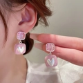 Primer plano detallado de pendientes cuadrados rosas con perla de corazón y plata - 9# Pendientes de botón de corazón cuadrado rosa (Pin de plata)