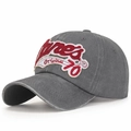 Cappellino da baseball grigio scuro lavato con toppa ricamata Vines Original 76 rossa - Grigio Distressed (Vines Original 76) / Grigio chiaro