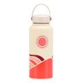 Detalle de botella de acero de 1L con estampado de montaña naranja y tapa con asa de transporte - Crema Ilustración de Atardecer