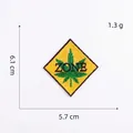 Rautenförmiger gelber Aufnäher mit grünem Blatt und ZONE-Stickerei, 6.1 x 5.7 cm groß - 2# Blatt Aufnäher