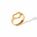 Vue détaillée de la bague en acier doré 18K avec cœur évidé et texture style bambou - Ouvert Réglable / Coeur Bambou Ajouré (TR4114)