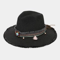 Détail de chapeau en paille noir avec perles turquoise, tissage ethnique et pompons - Noir