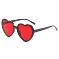 Klassische Herz-Sonnenbrille mit schwarzem Hochglanzrahmen und roten Gläsern - Schwarzer Rahmen rote Gläser