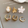 Detail view of a 6-piece vintage gold jewelry set with baroque pearls and floral patterns - Gold-White Flower (6-Piece Set)