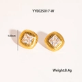 Detailansicht der Vintage Gold-Ohrringe mit Zirkonia-Inlay und 1,6 cm Größenmessung - Klarweiße Quadratische Ohrstecker(YYE025017-W)