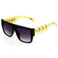 Detail der Hip-Hop-Sonnenbrille mit goldener Kette und violetten UV400-Gläsern - Goldene Sonnenbrille