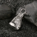 Pendentif gant de boxe en acier inoxydable poli pour homme sur fond de pierre noire - Pendentif Gant de Boxe (KP45752-BD)