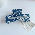 Pinza per capelli minimalista media in acetato con motivo marmorizzato blu e bianco - Nero e Bianco