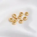 Makroaufnahme von polierten 14K goldgefüllten Abstandsperlen mit großem Loch für DIY - AD 7,0mm Dicke 3,2mm Loch 3,8mm