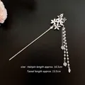Spilla per capelli dorata con fiori di conchiglia bianca e lunghe nappe di perle - Bastoncino per capelli con nappa di cristallo fiore F2028