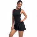 Dettaglio tuta da tennis nera con fiocco in vita e gonna a pieghe per lo sport - S / Top E Pantaloni / Nero